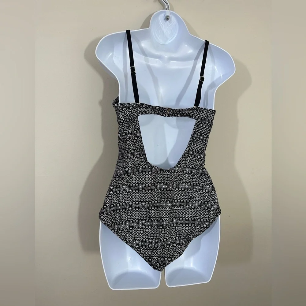 Kona Sol sz med swimsuit in a mini black/white print red print accent on front